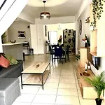 Appartement Modern With Garage Near The Square And *
