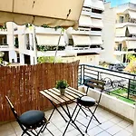 Modern With Garage Near The Square And Appartement *