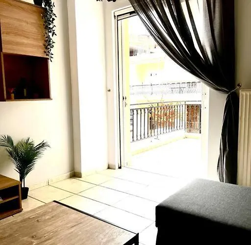 Modern With Garage Near The Square And Apartment Aigio