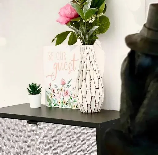 Modern With Garage Near The Square And Apartment *