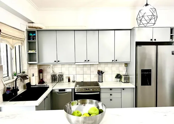 Modern With Garage Near The Square And * Aigio